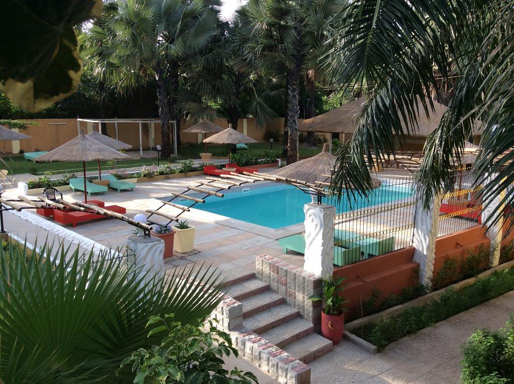 Calabash Apartment-Hotel Kotu Esterno foto