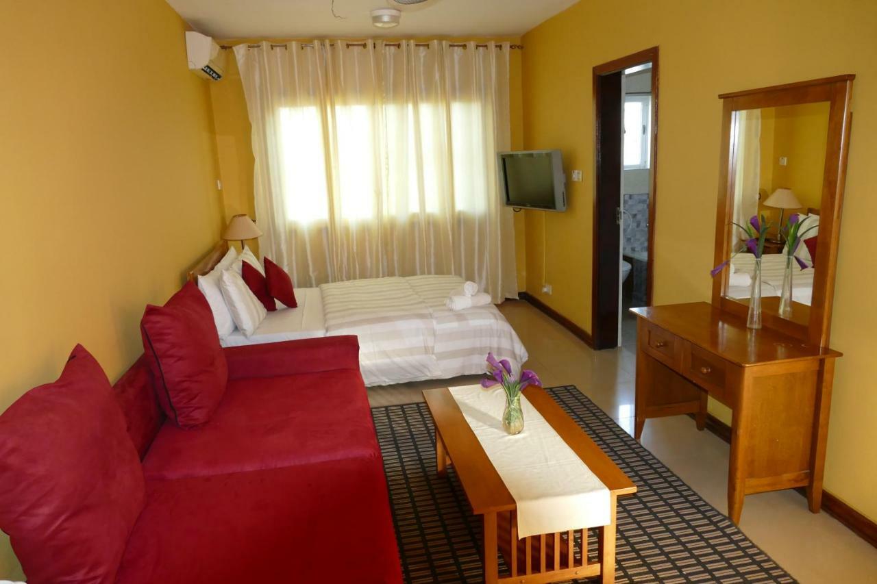 Calabash Apartment-Hotel Kotu Esterno foto