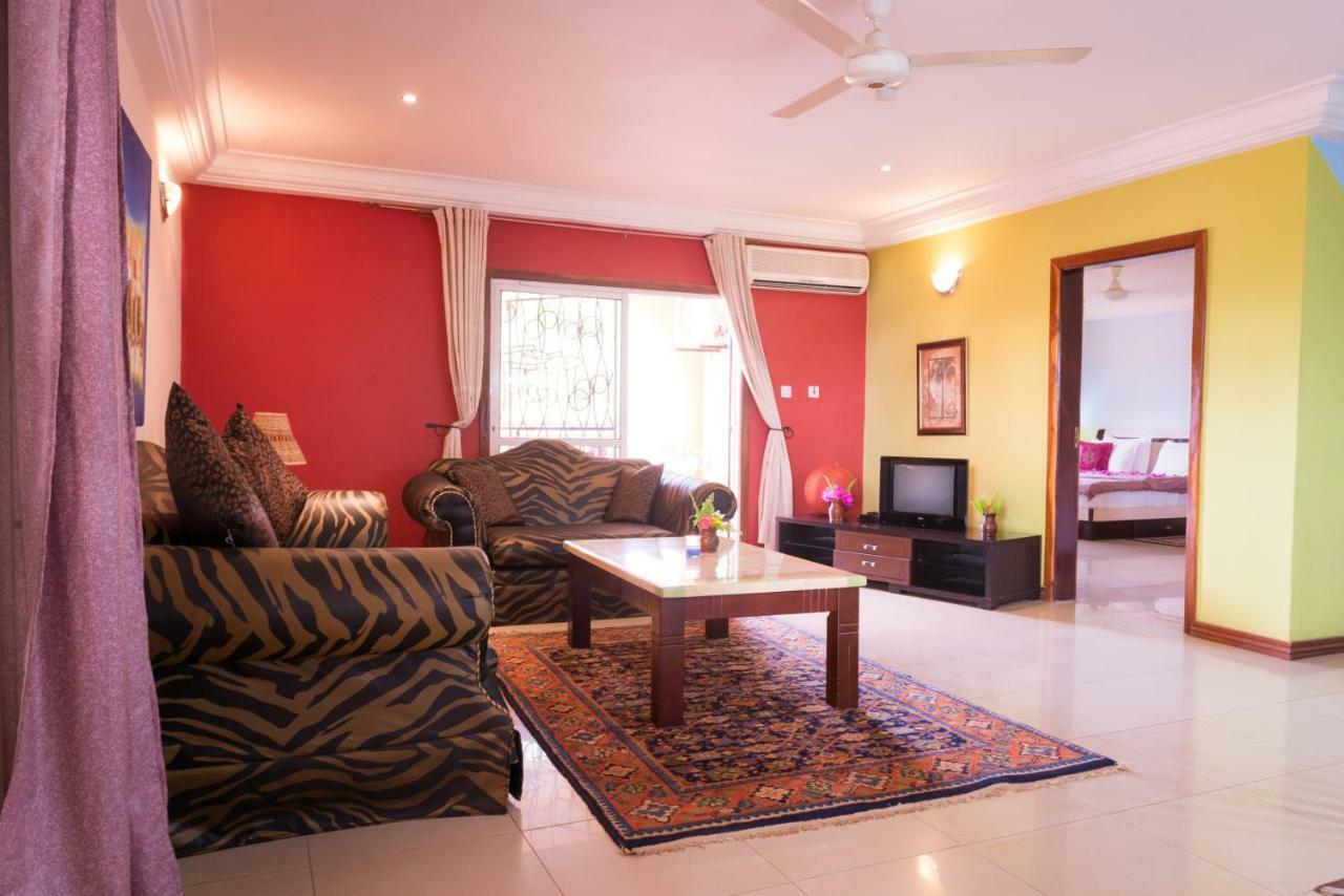 Calabash Apartment-Hotel Kotu Esterno foto